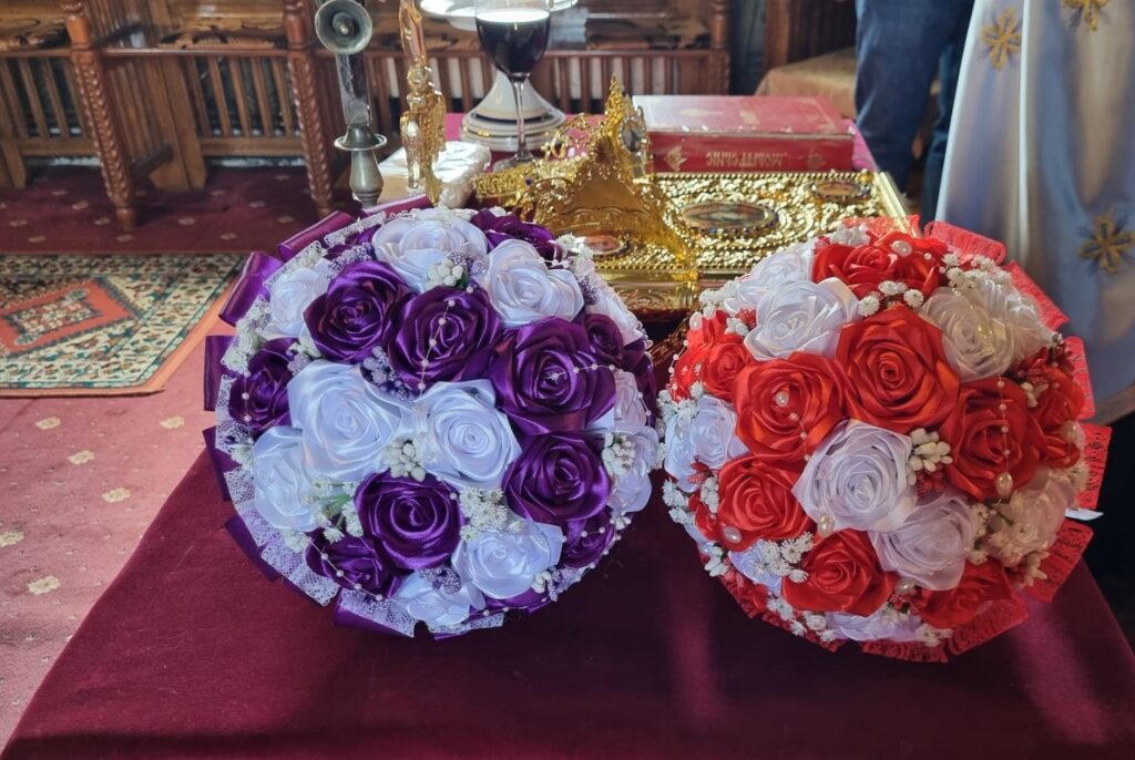 Alege pentru nunta ta un buchet de mireasă din trandafiri din satin